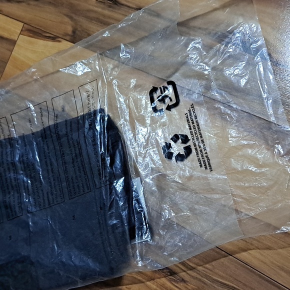 All worthy leggings high waisted, new in bag. - Picture 3 of 8